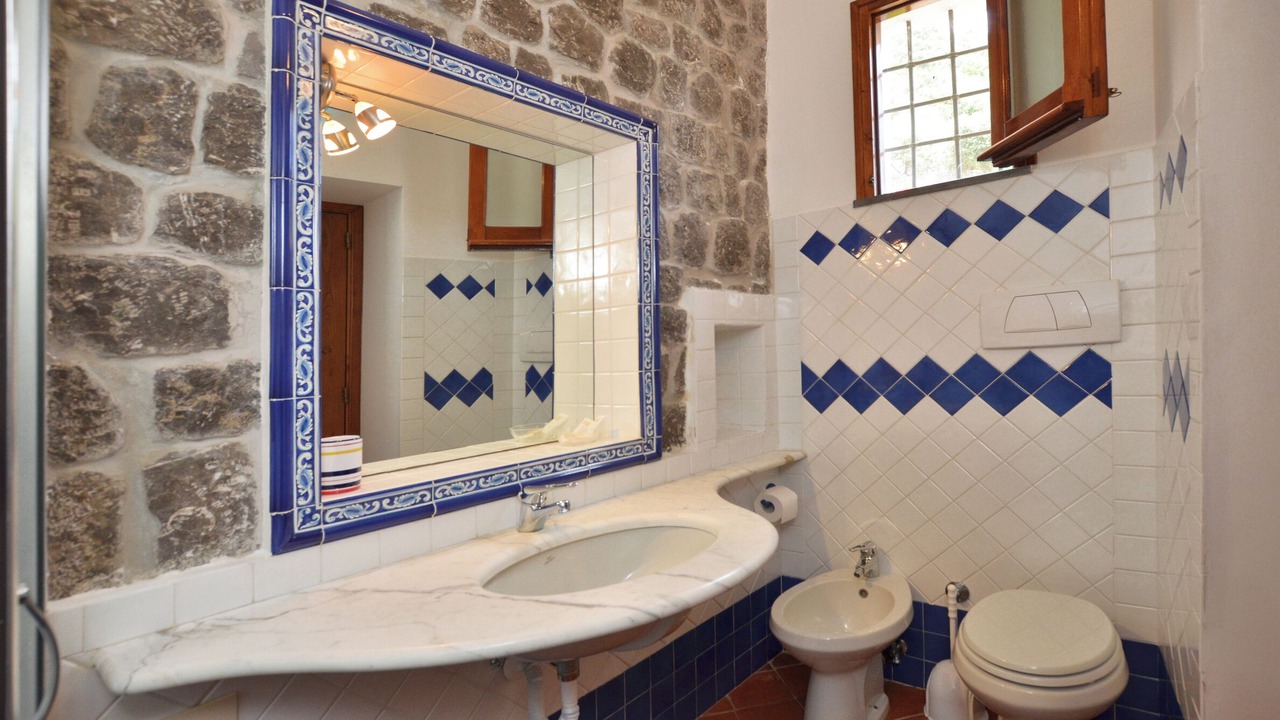 Photo of Bathroom in Furore