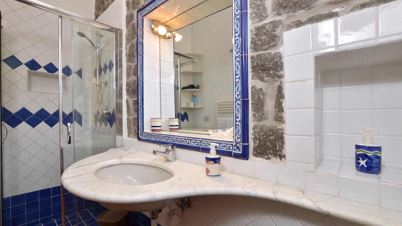 Photo of Bathroom in Furore