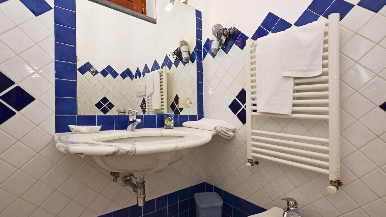 Photo of Bathroom in Furore