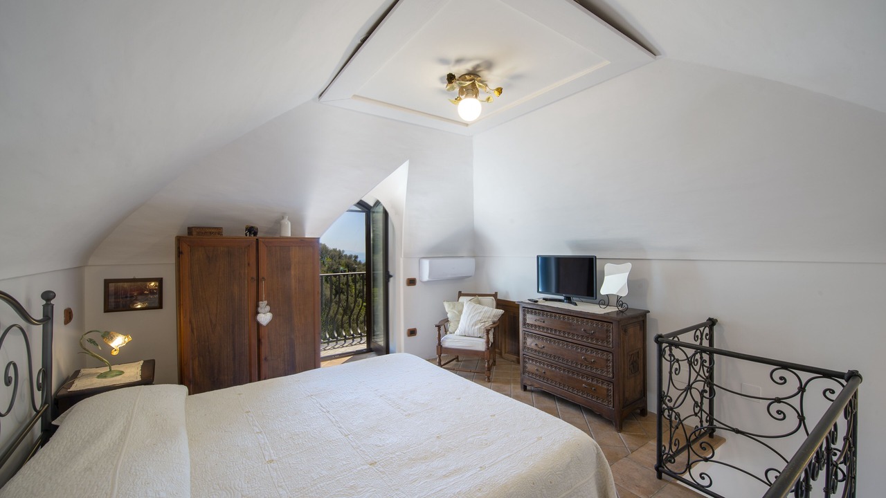 Photo of Bedroom in Montepertuso