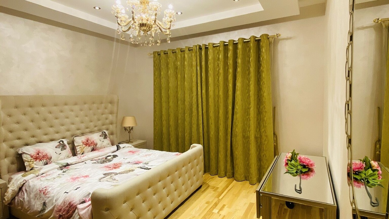 Photo of Bedroom in Emirates Hills