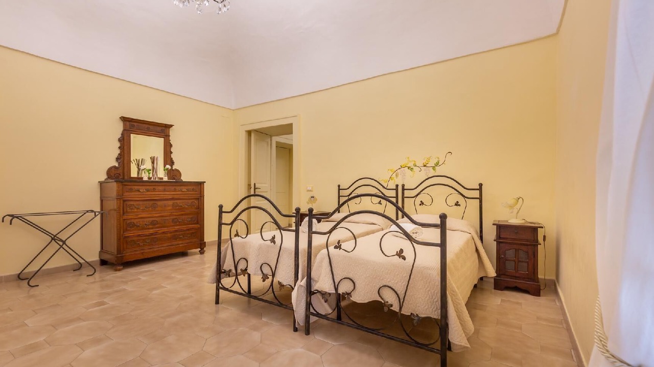 Photo of Bedroom in Meta