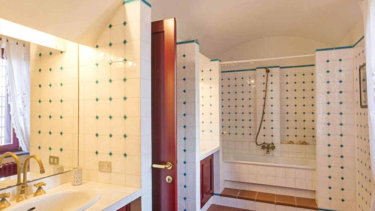 Photo of Bathroom in Lari