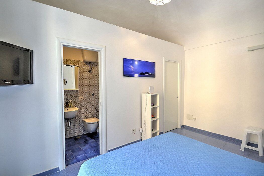 Photo of Bedroom in Meta