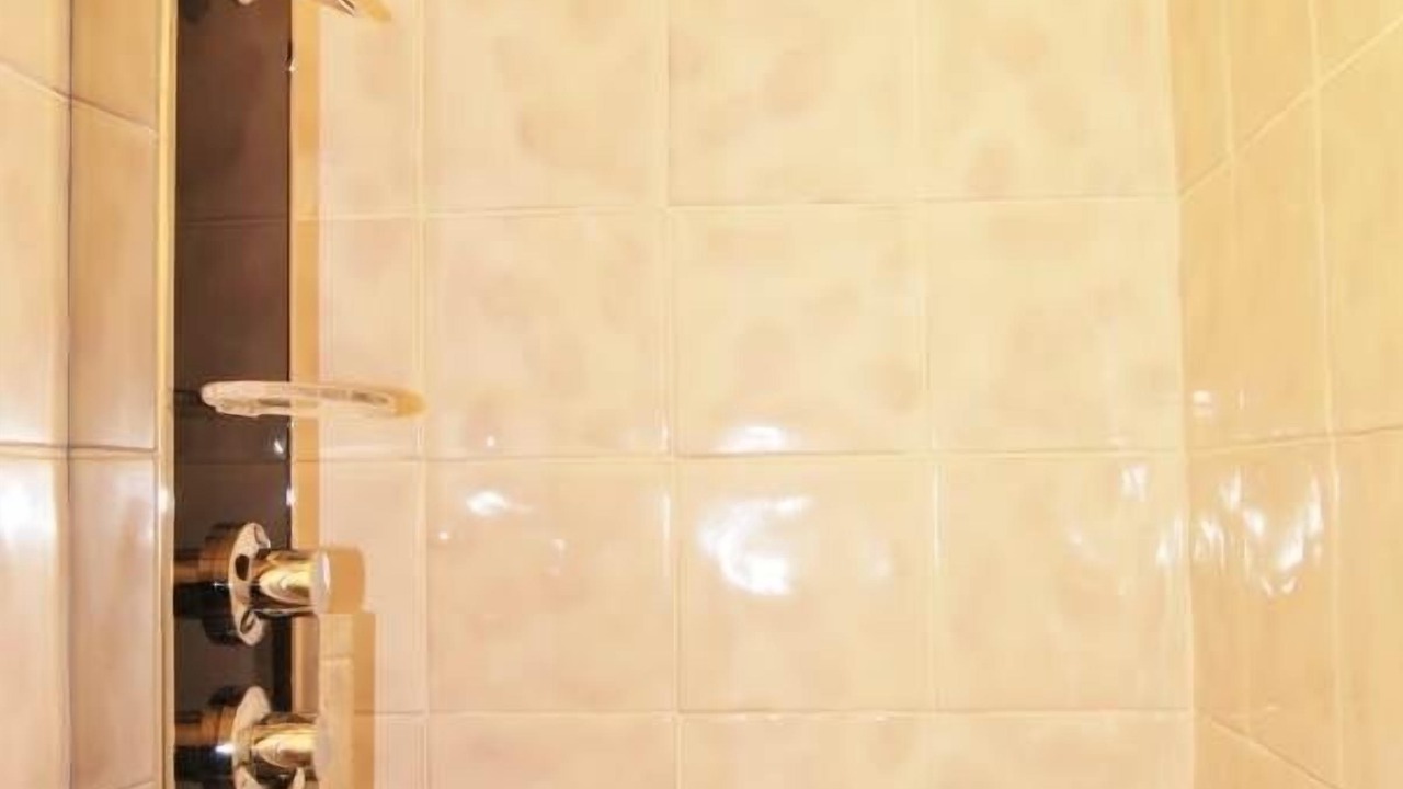 Photo of Bathroom in Furore