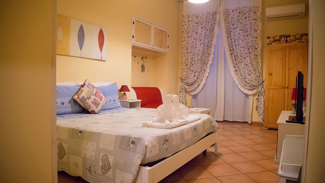 Photo of Bedroom in Naples City Centre