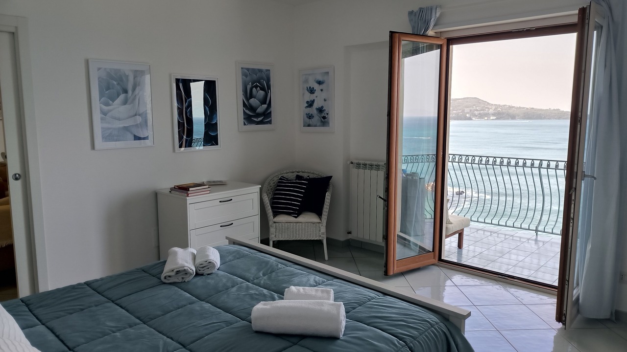 Photo of Bedroom in Meta
