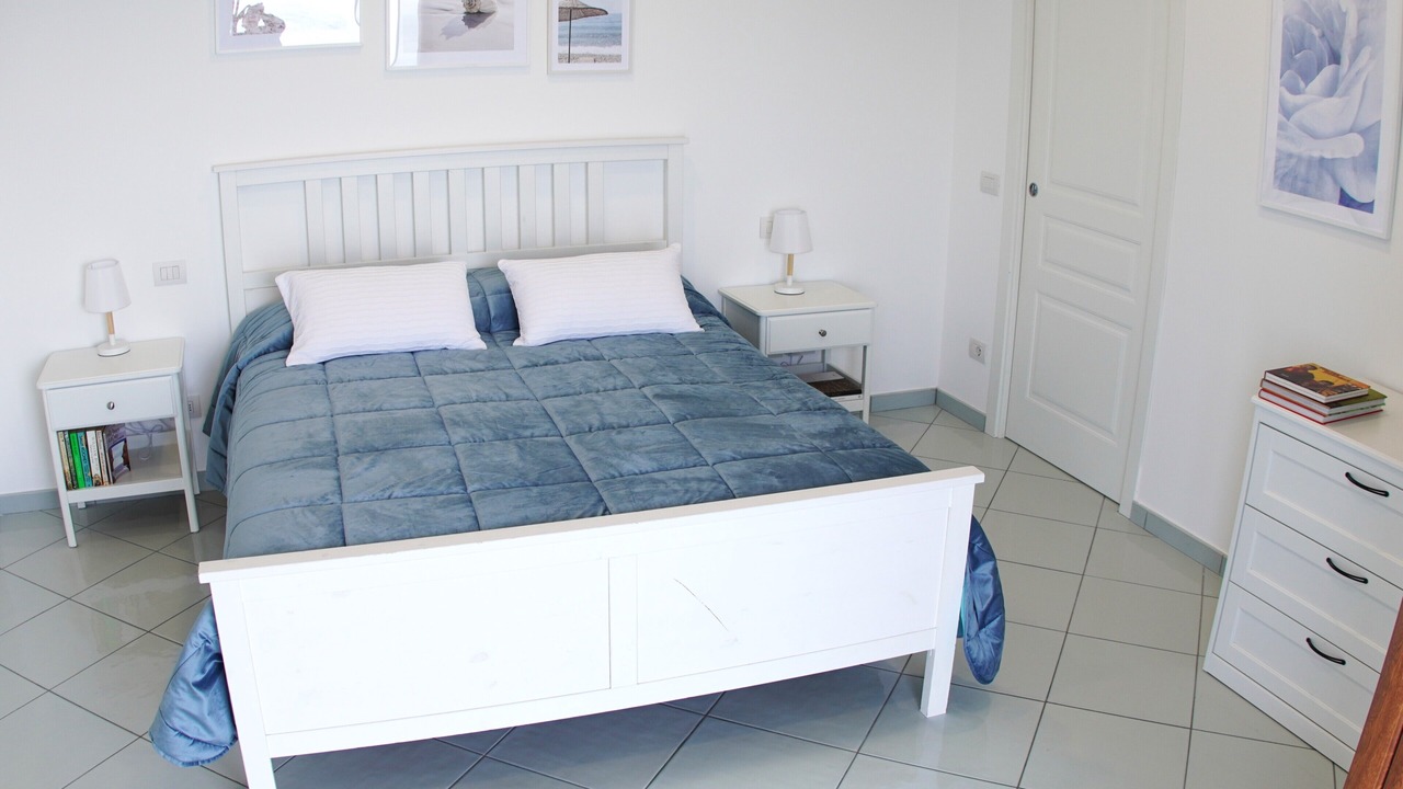 Photo of Bedroom in Meta