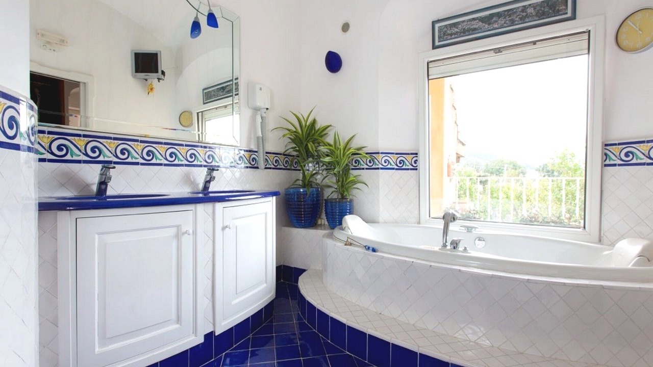 Photo of Bathroom in Meta