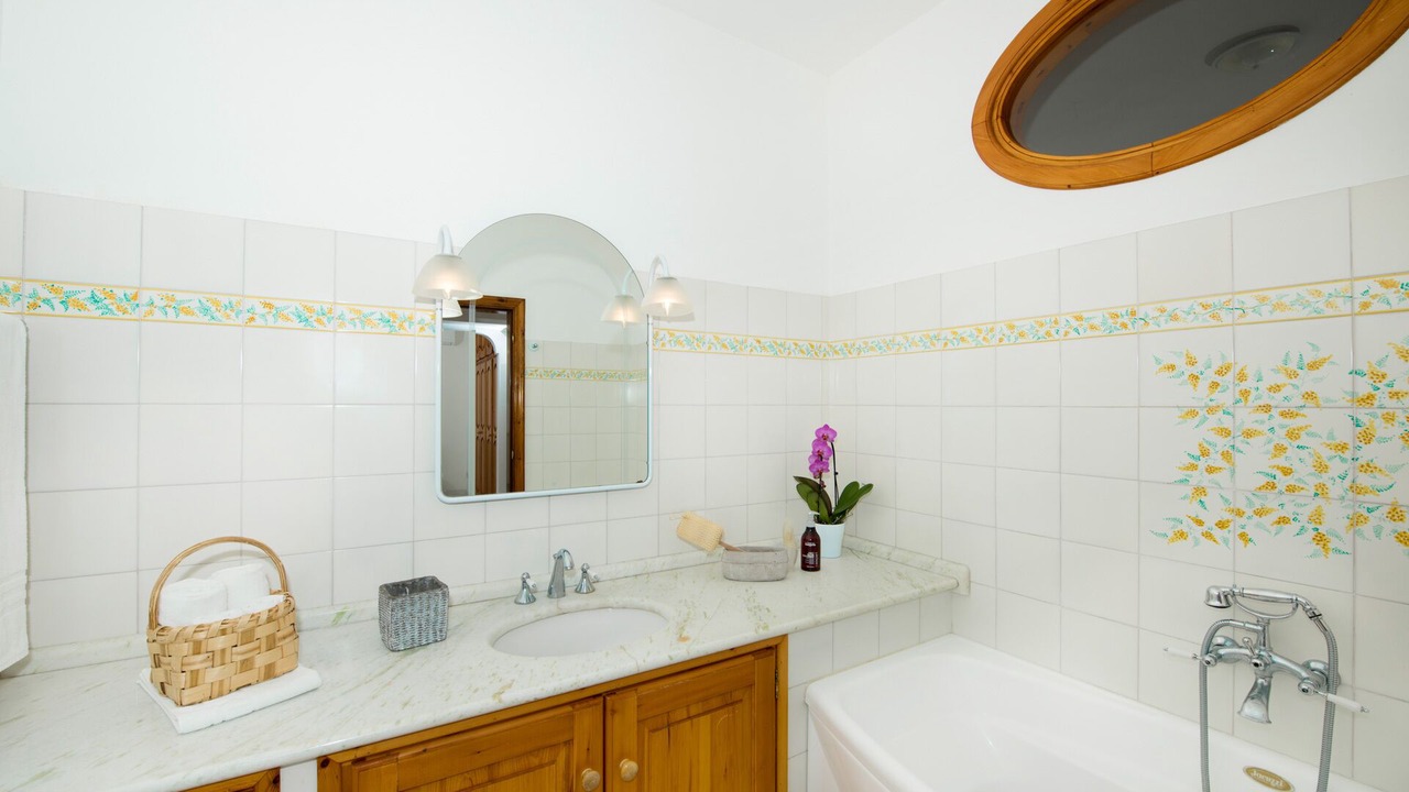 Photo of Bathroom in Path of the Gods