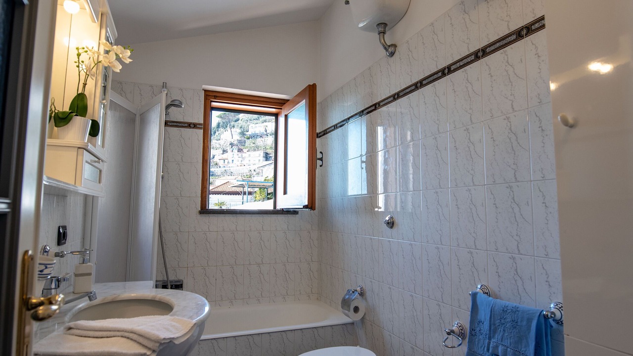 Photo of Bathroom in Furore