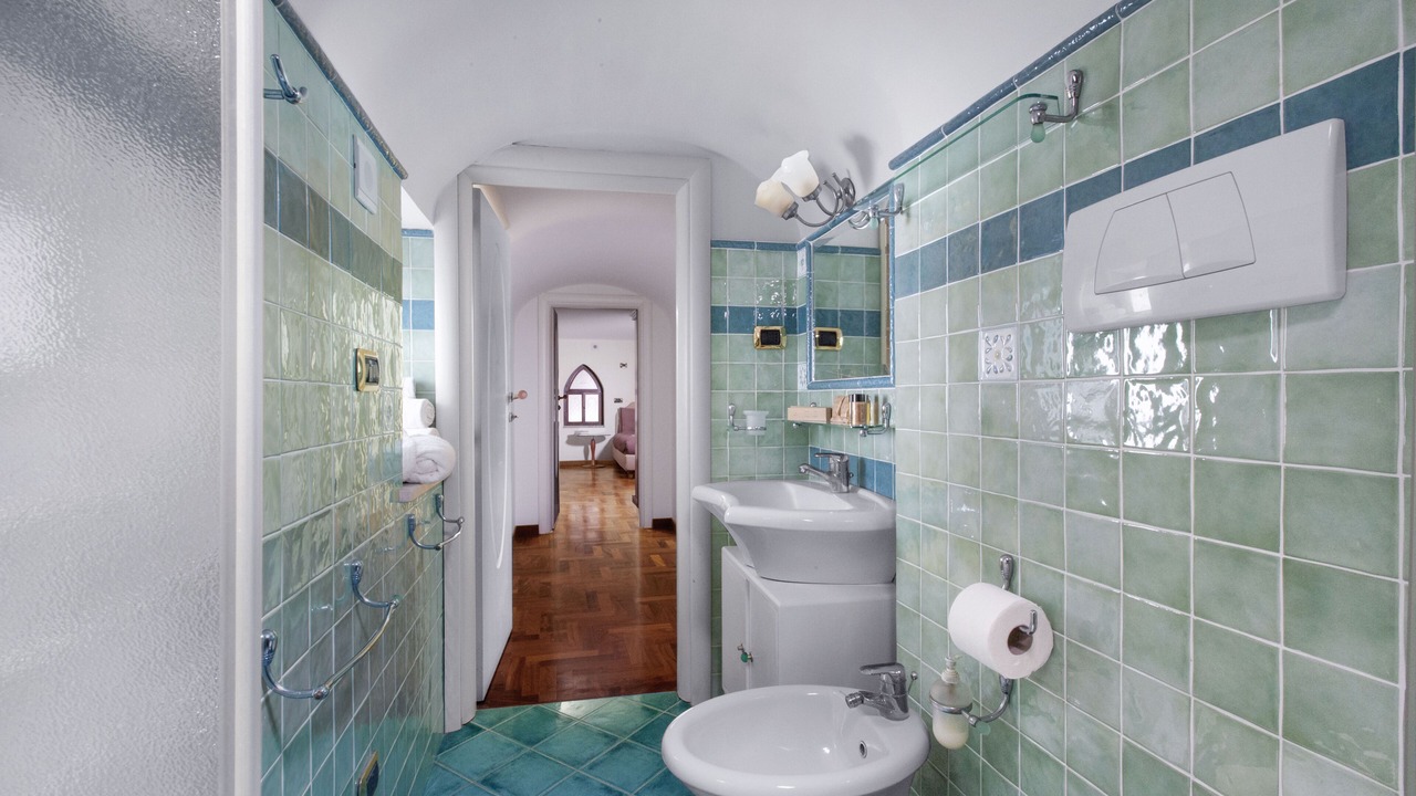 Photo of Bathroom in Sorrento City Centre