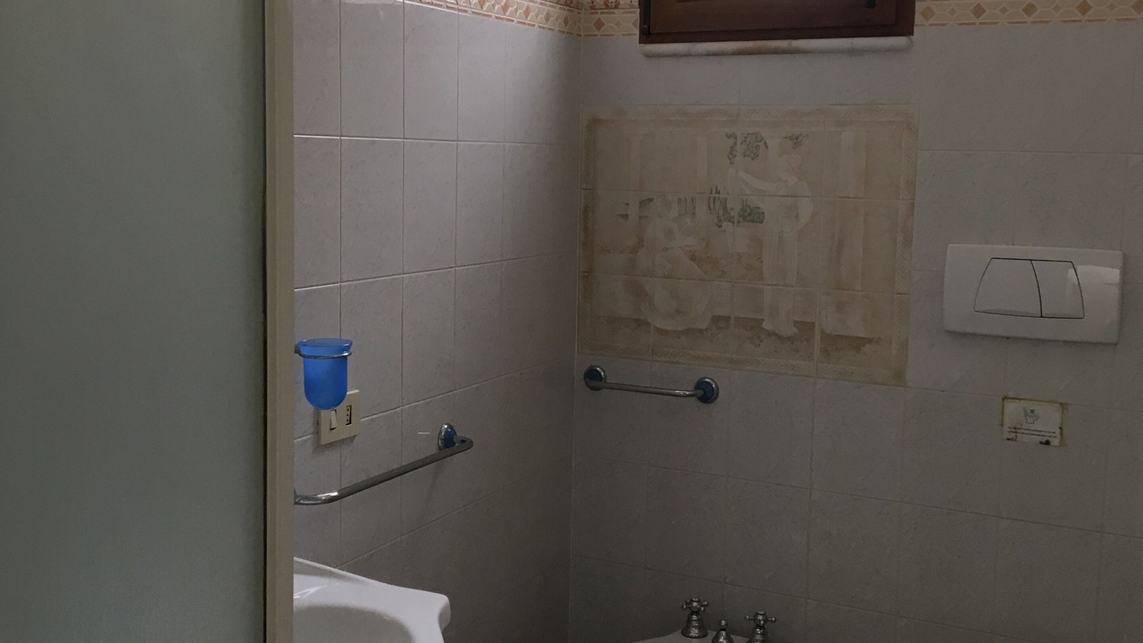 Photo of Bathroom in Furore