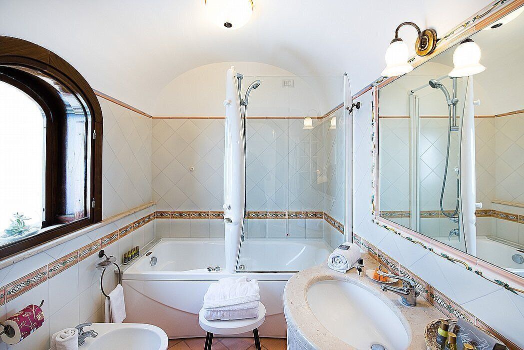 Photo of Bathroom in Path of the Gods