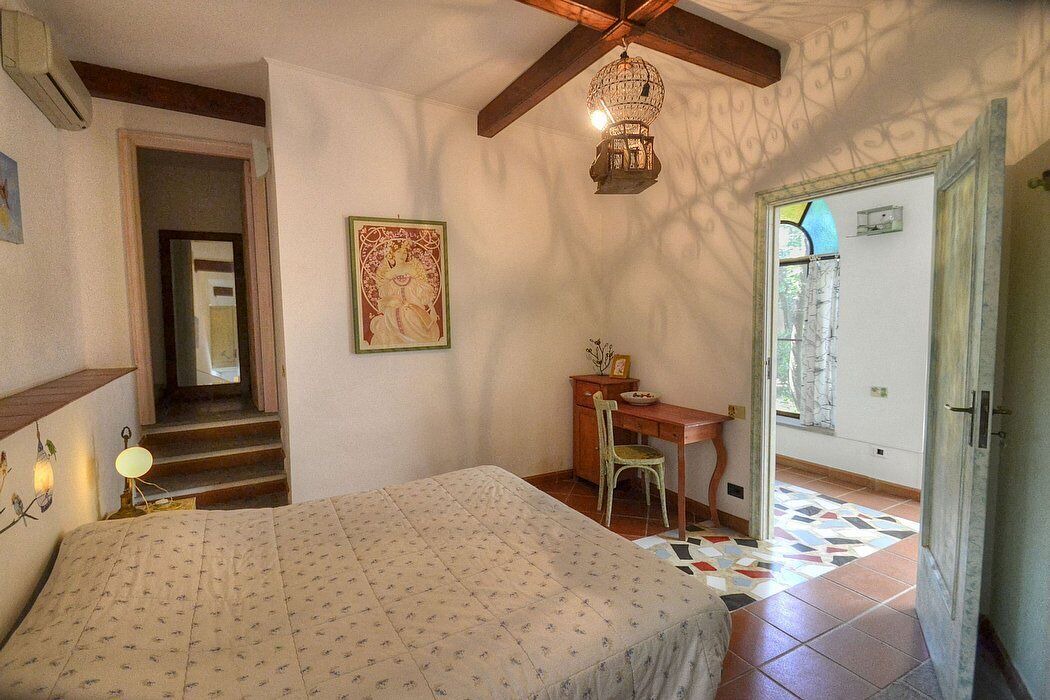 Photo of Bedroom in Meta