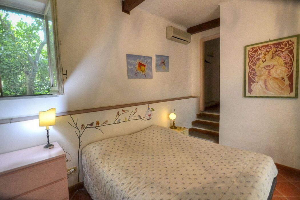 Photo of Bedroom in Meta