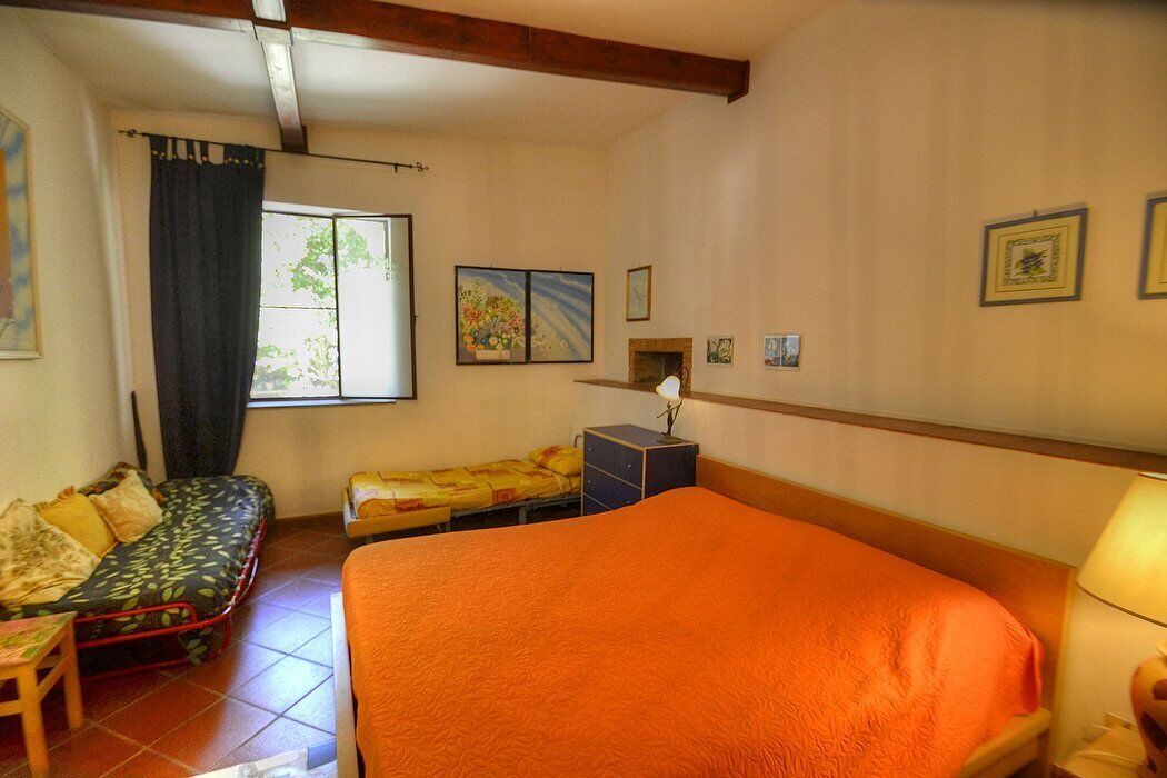 Photo of Bedroom in Meta