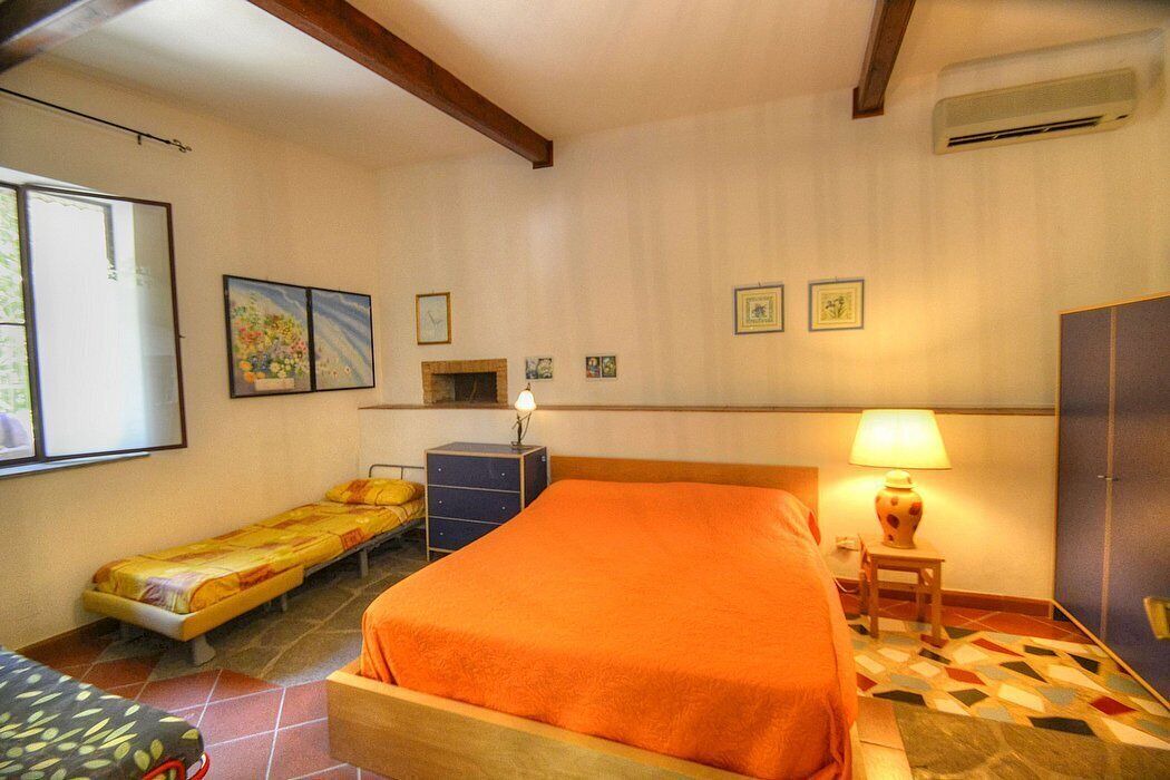 Photo of Bedroom in Meta