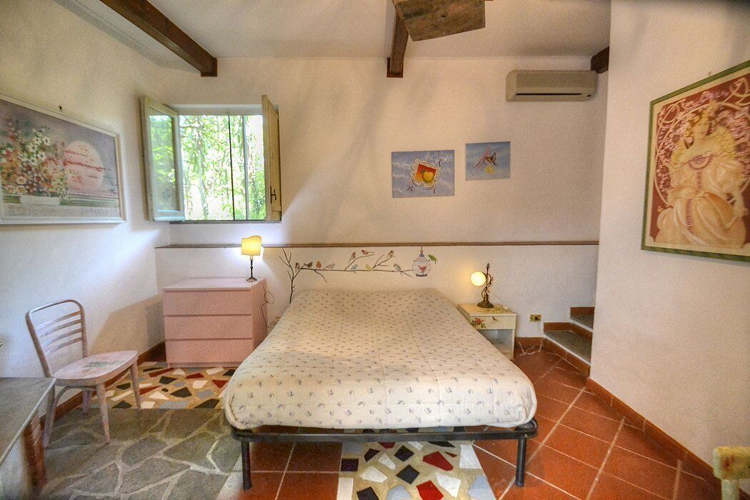 Photo of Bedroom in Meta