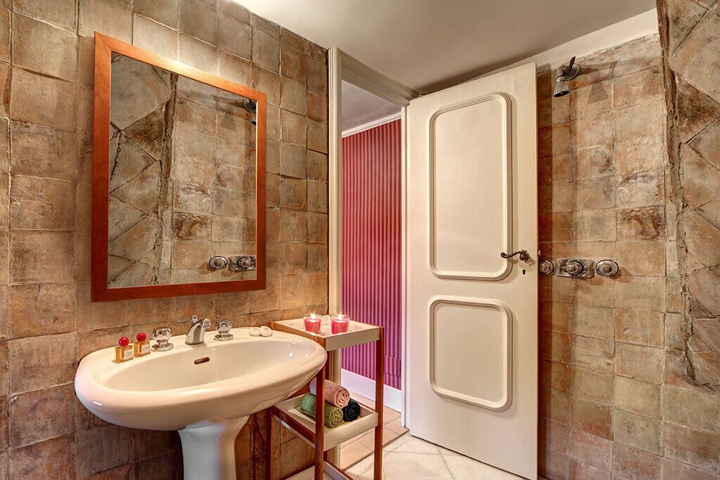 Photo of Bathroom in Meta