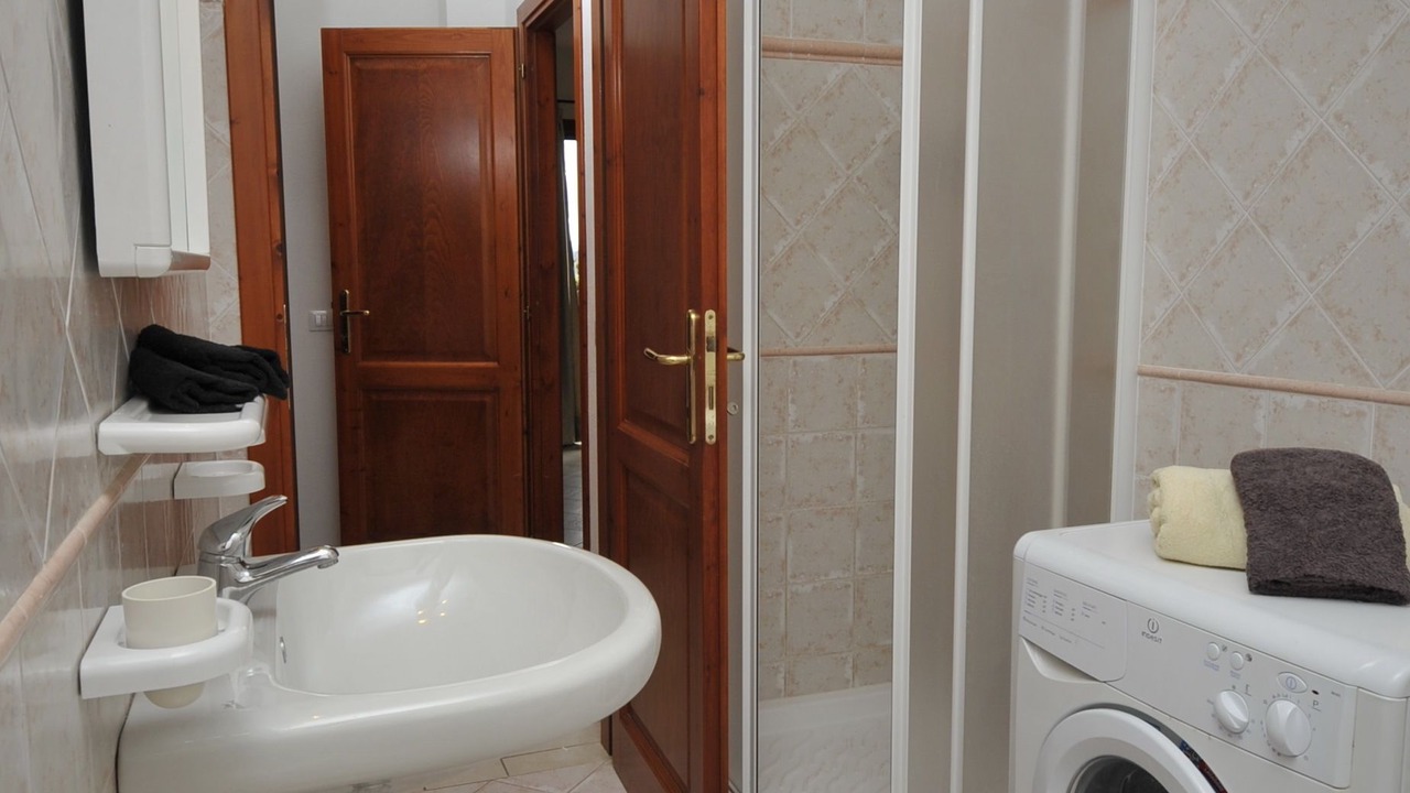Photo of Bathroom in Case Peschiera-Lu Fraili