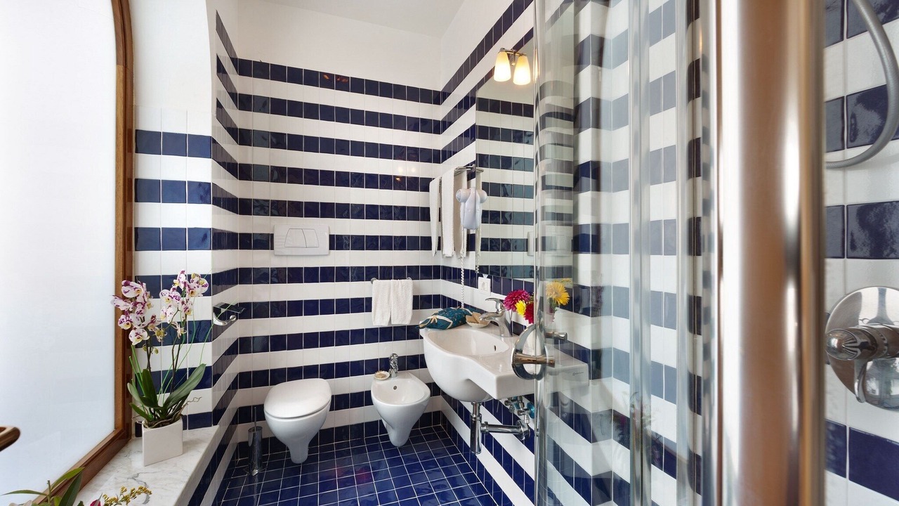 Photo of Bathroom in Sirenuse