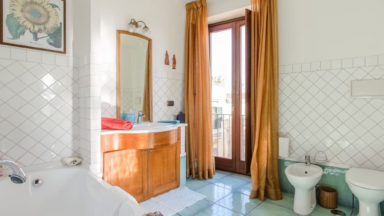 Photo of Bathroom in Naples City Centre