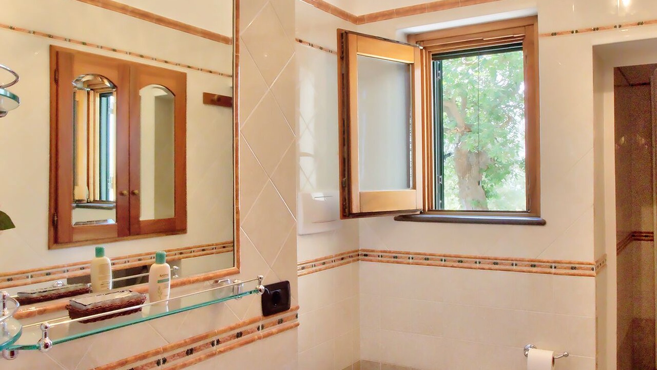 Photo of Bathroom in Furore