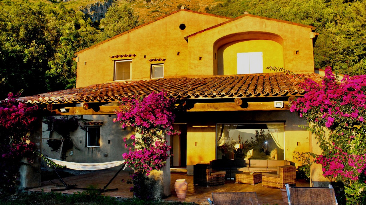 Photo of Outdoor in Cersuta