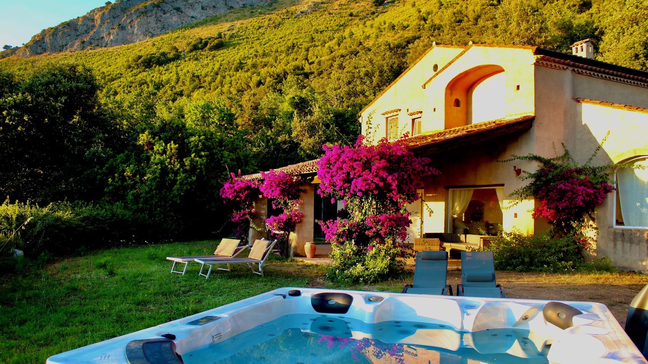 Photo of Outdoor in Cersuta