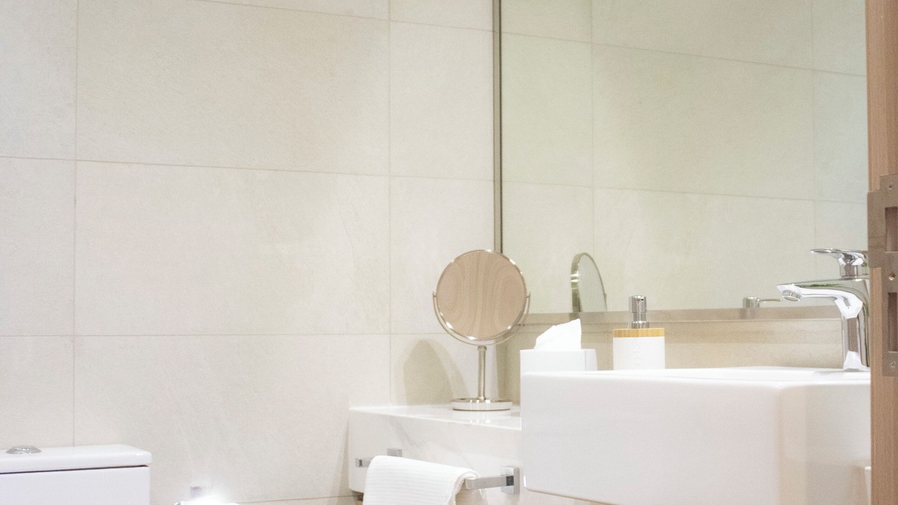 Photo of Bathroom in Trade Centre 1