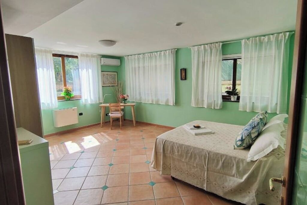 Photo of Bedroom in Meta