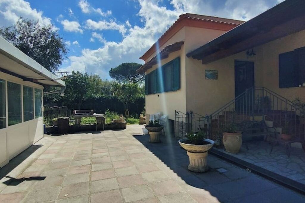 Photo of Patio Balcony in Meta