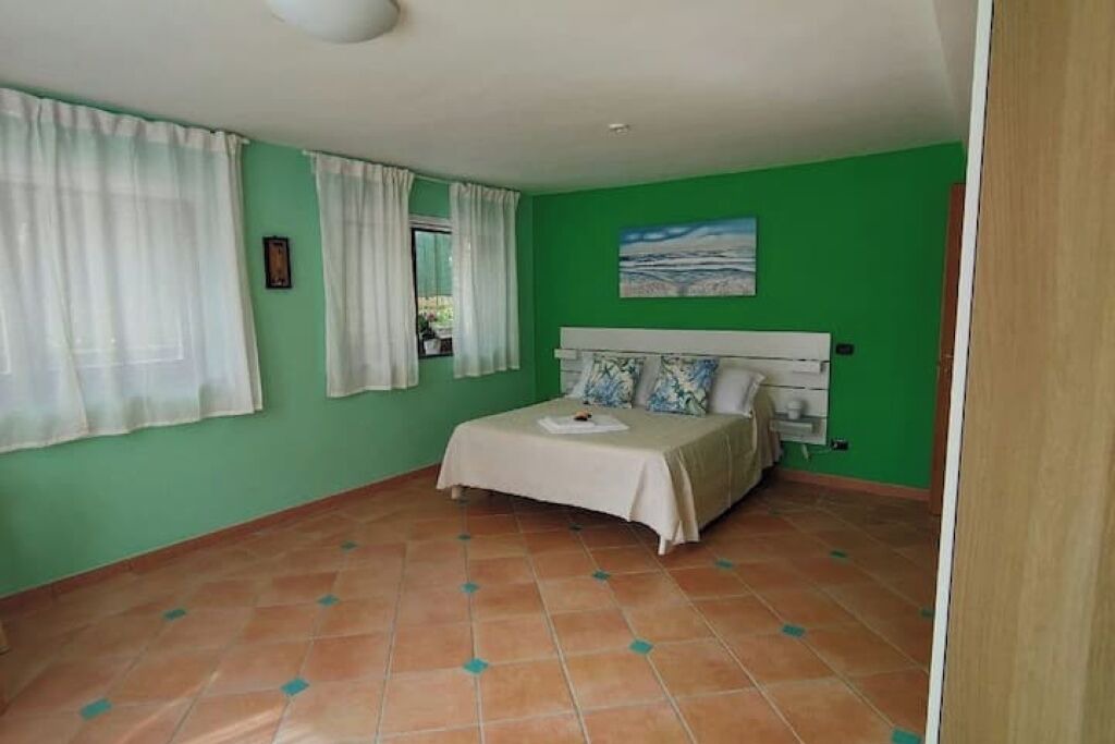 Photo of Bedroom in Meta