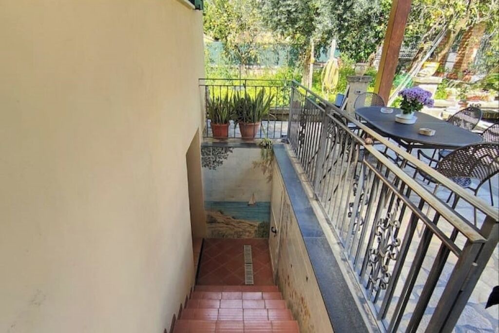 Photo of Outdoor in Meta
