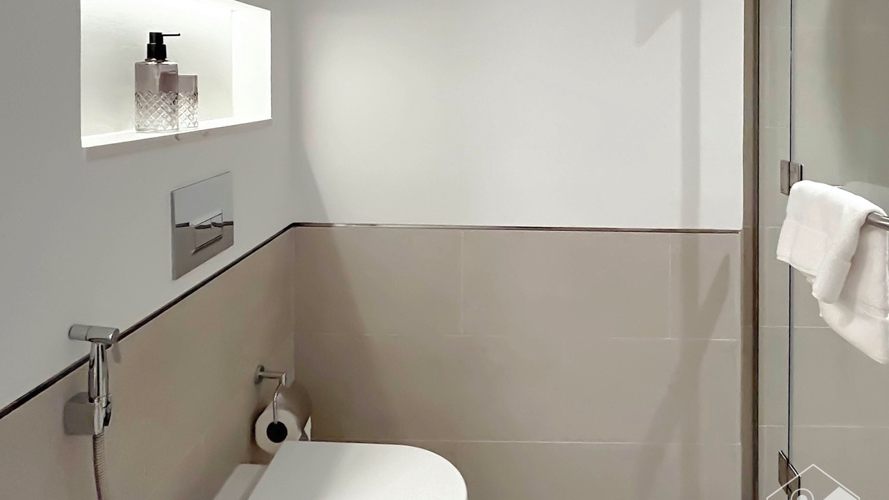 Photo of Bathroom in Umm Suqeim 3