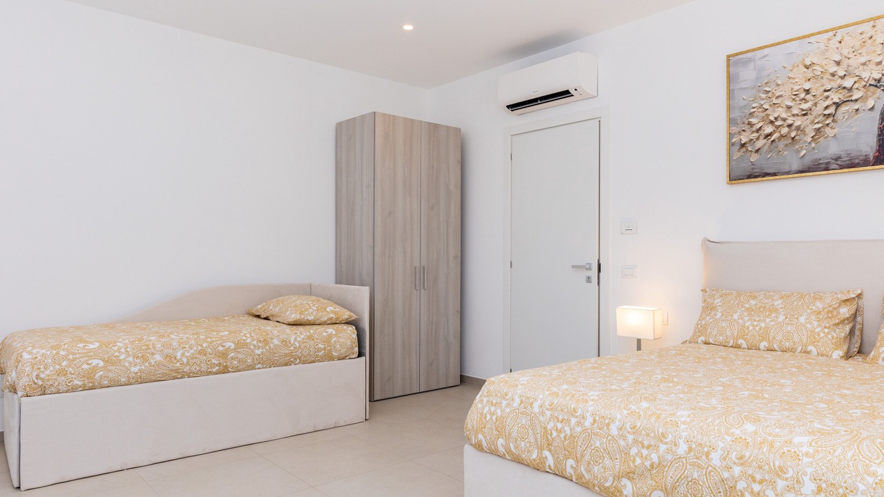 Photo of Bedroom in Meta