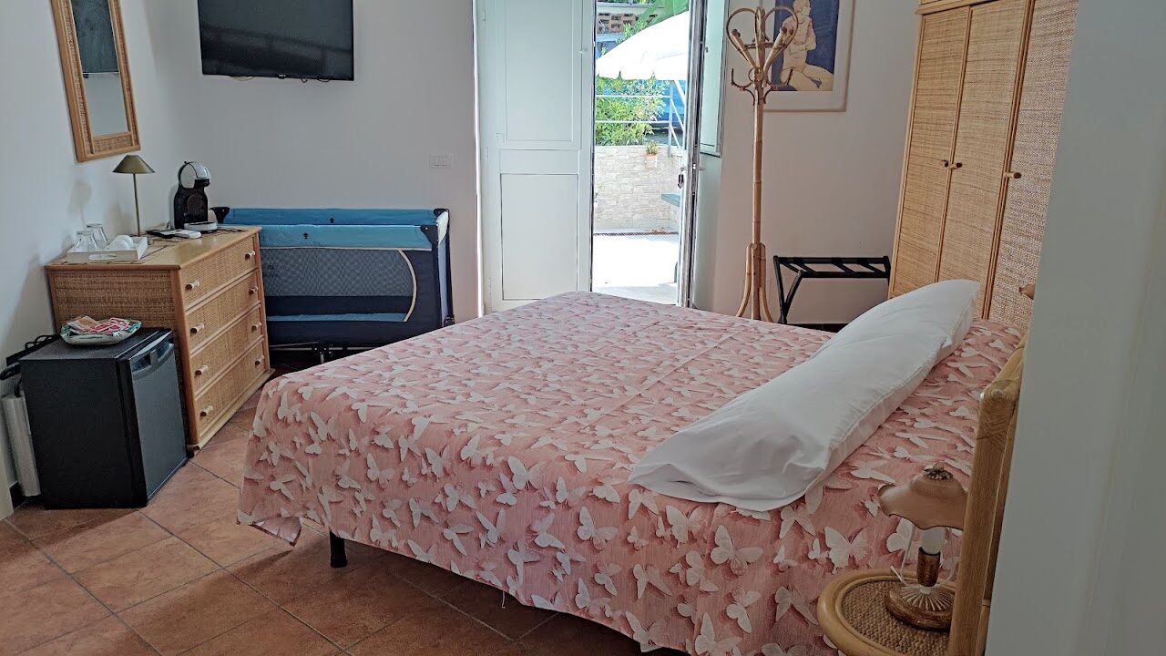 Photo of Bedroom in Meta