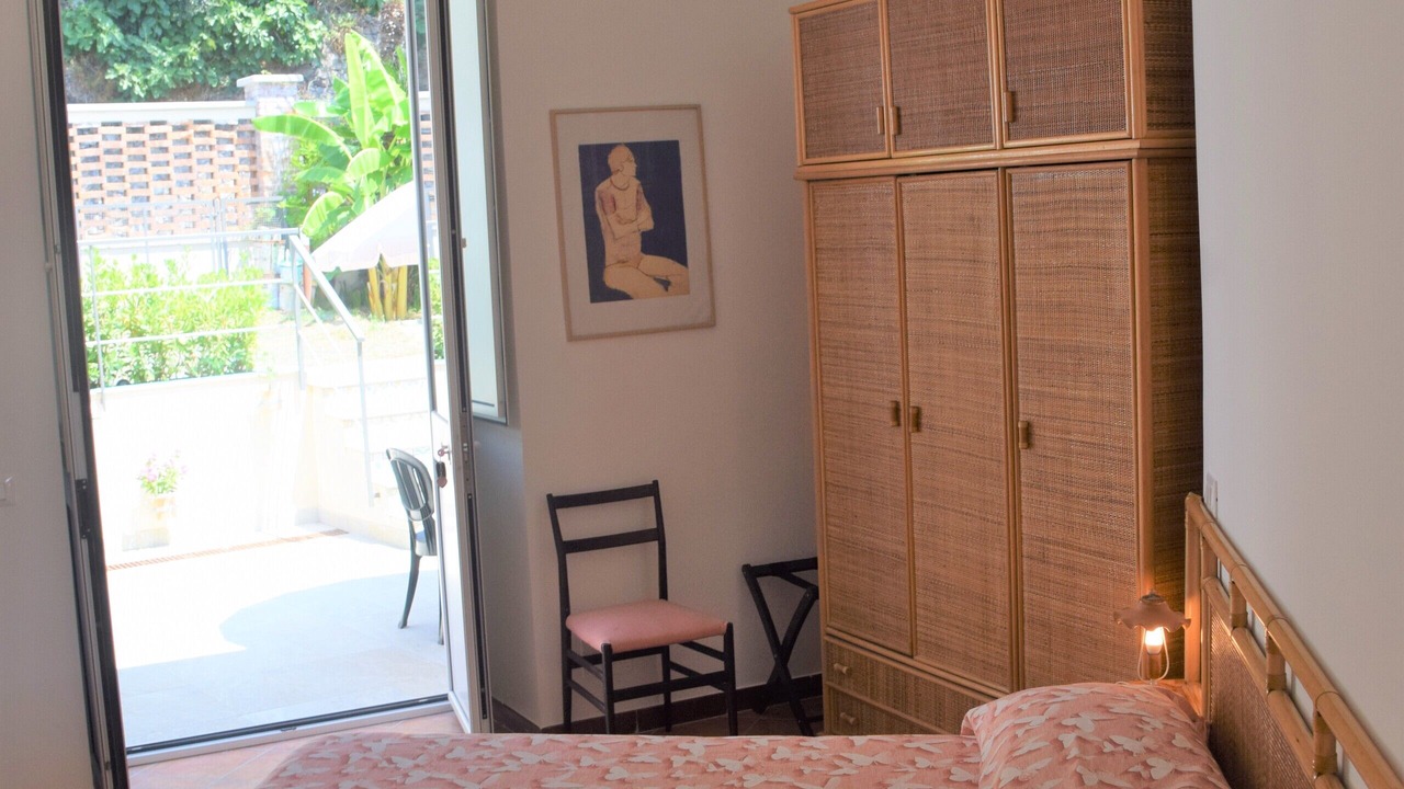 Photo of Bedroom in Meta