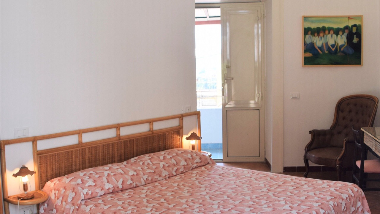 Photo of Bedroom in Meta