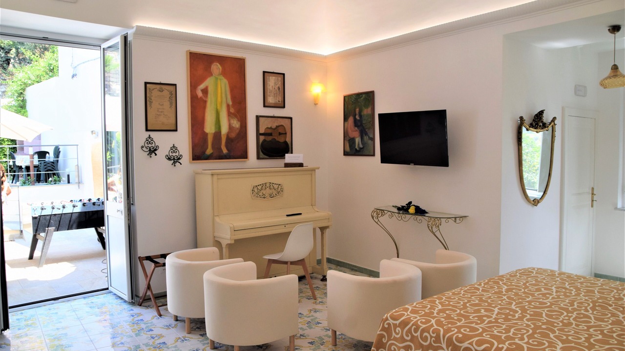 Photo of Bedroom in Meta