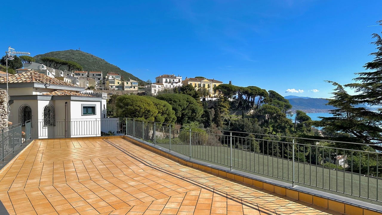 Photo of Patio Balcony in Raito