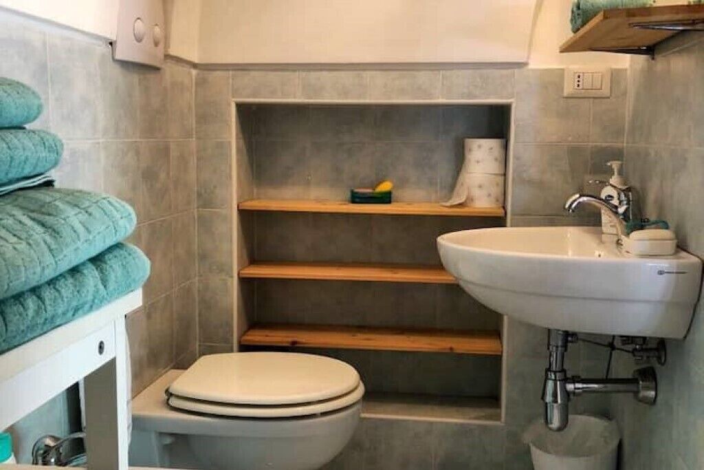 Photo of Bathroom in Montepertuso