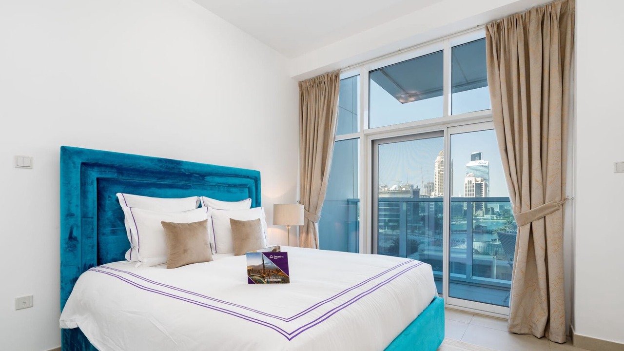 Photo of Bedroom in Emirates Hills 2