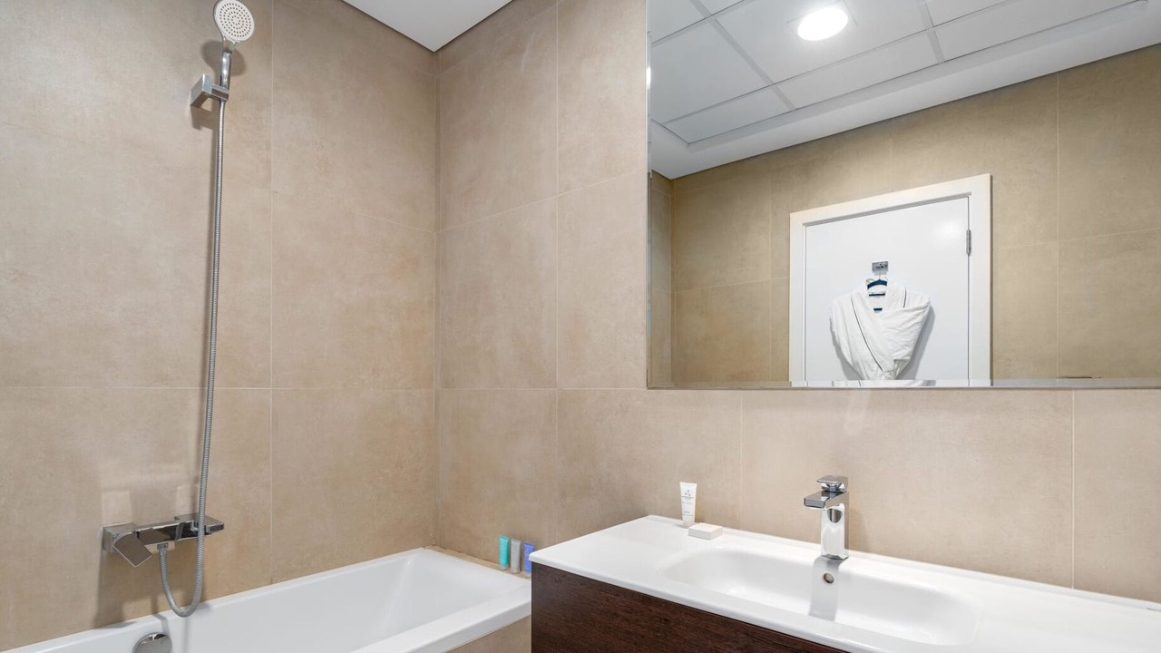 Photo of Bathroom in Emirates Hills 2