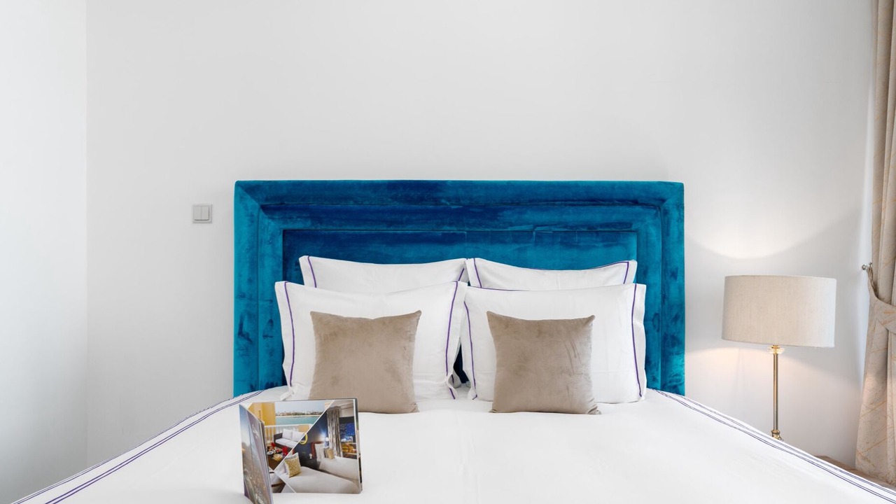 Photo of Bedroom in Emirates Hills 2