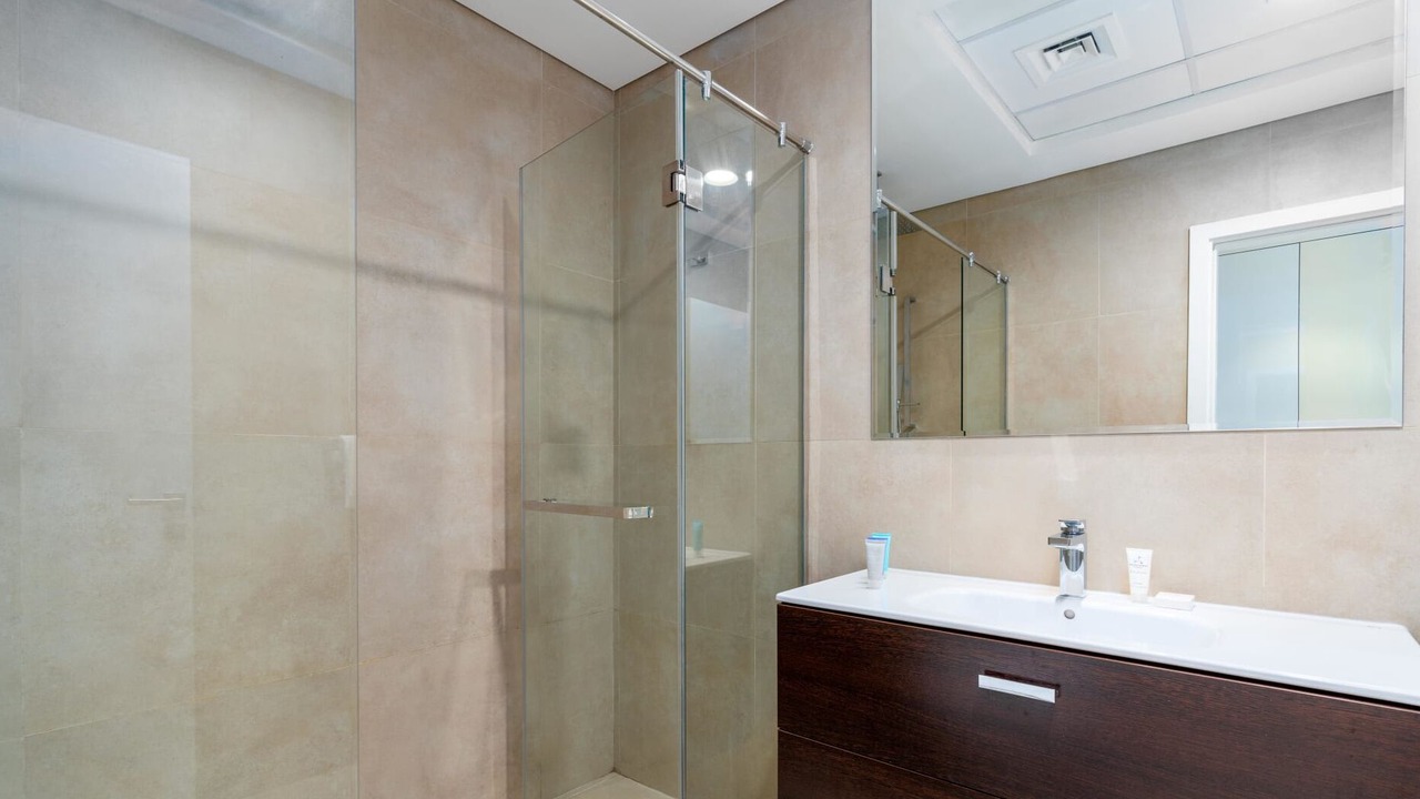 Photo of Bathroom in Emirates Hills 2