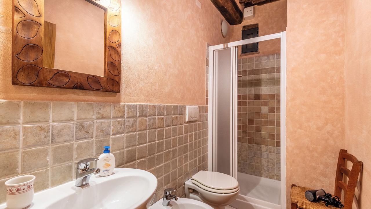 Photo of Bathroom in Monticiano