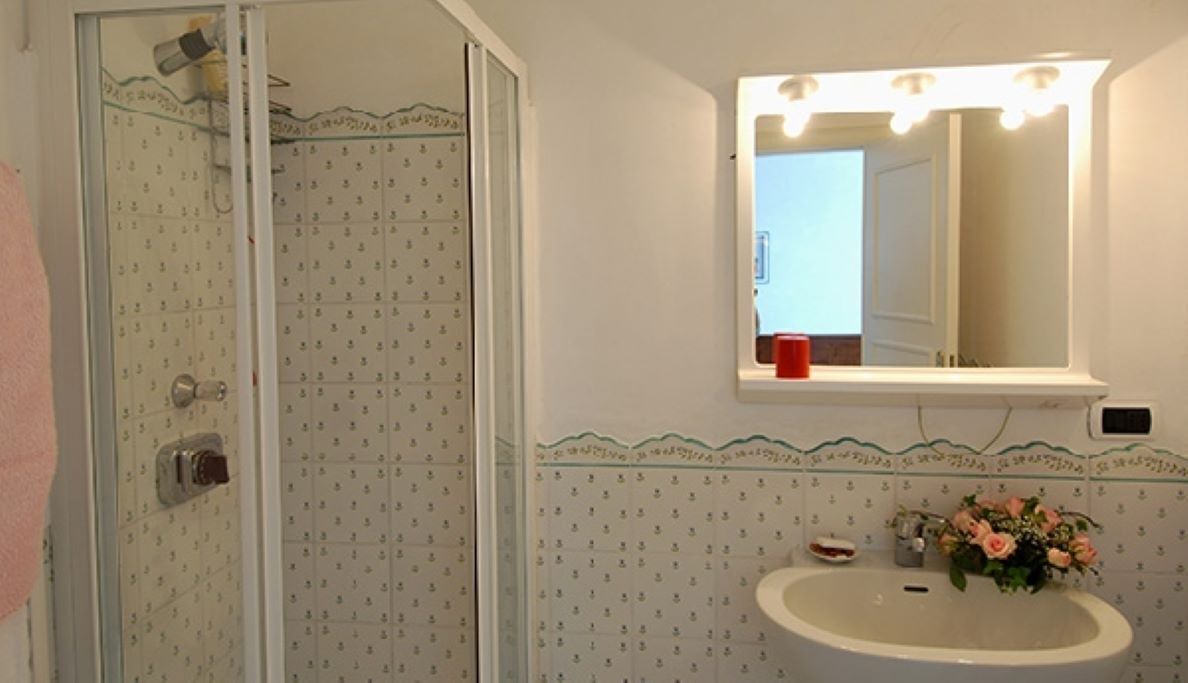 Photo of Bathroom in Furore