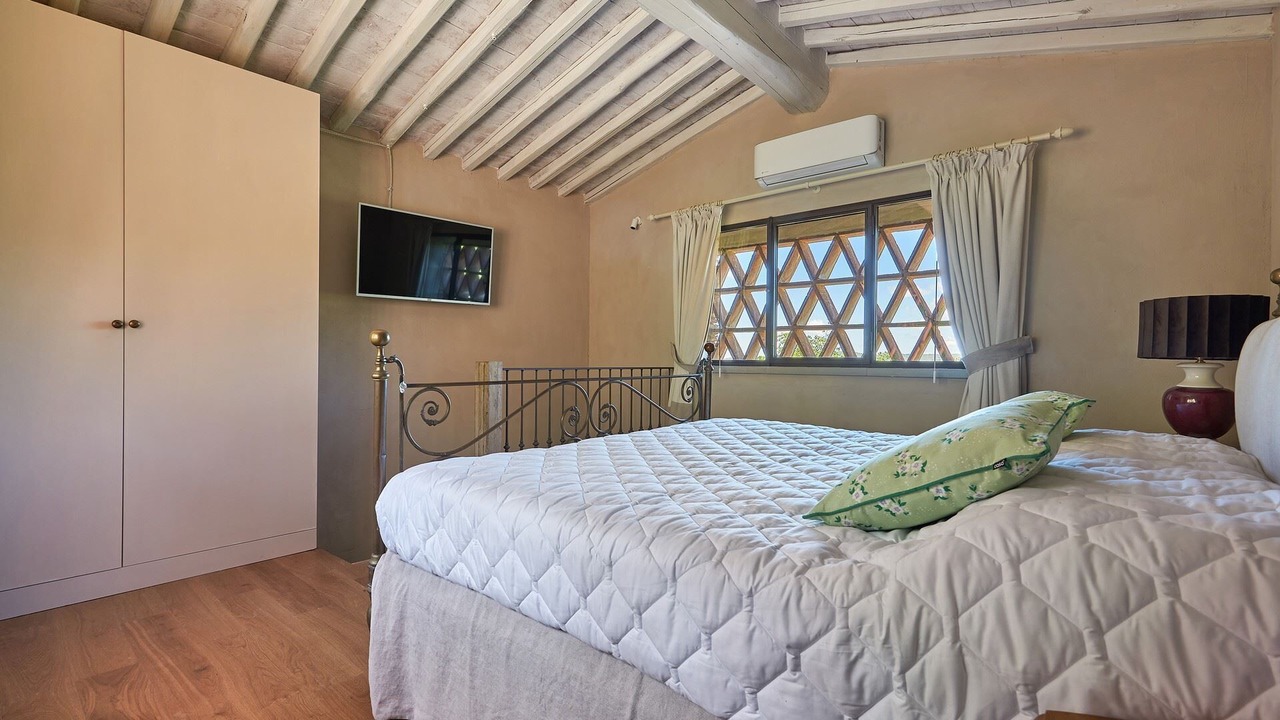 Photo of Bedroom in Neri